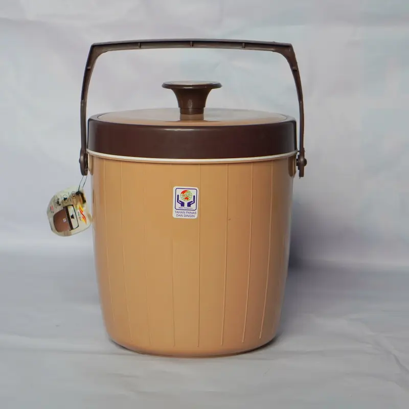 RC BUCKET USA 8LTR CAP@1DZ
