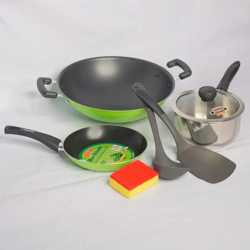MAXIM FAMILY SET NEW HALANIA